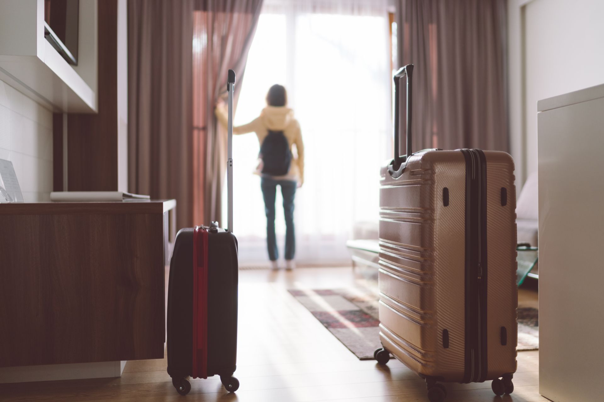 strategies to save money while on vacation